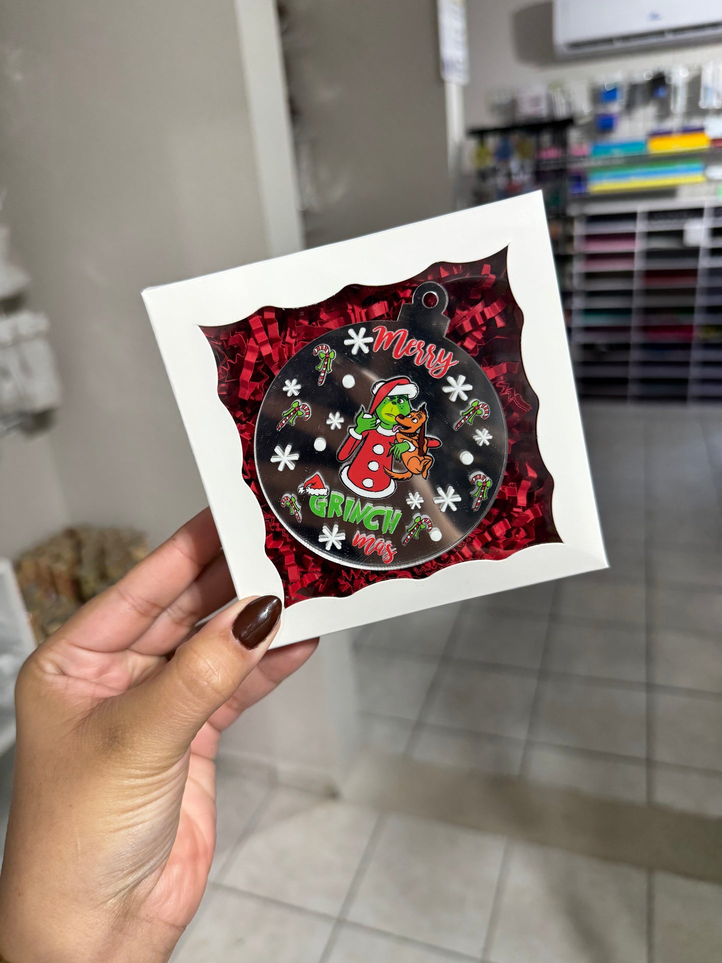Caja Blanca con Ventana / White Box with Window